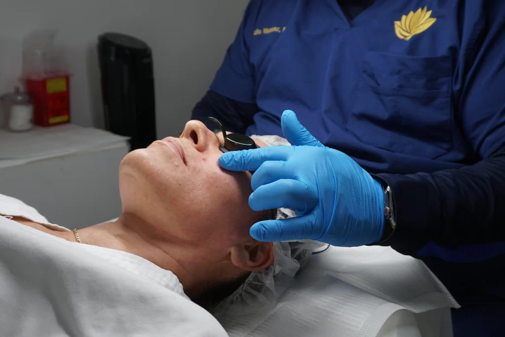 Procedimientos Médicos Estéticos en San Leandro / Aesthetic Medical Procedures in San Leandro